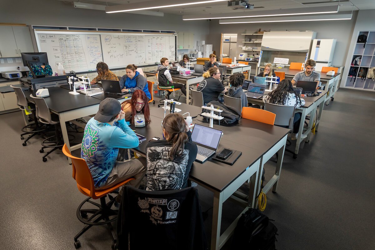 The Zollner Center is equipped with state-of-the-art lab spaces and cutting-edge equipment, the center facilitates research, product development, and prototyping projects across a diverse range of fields.