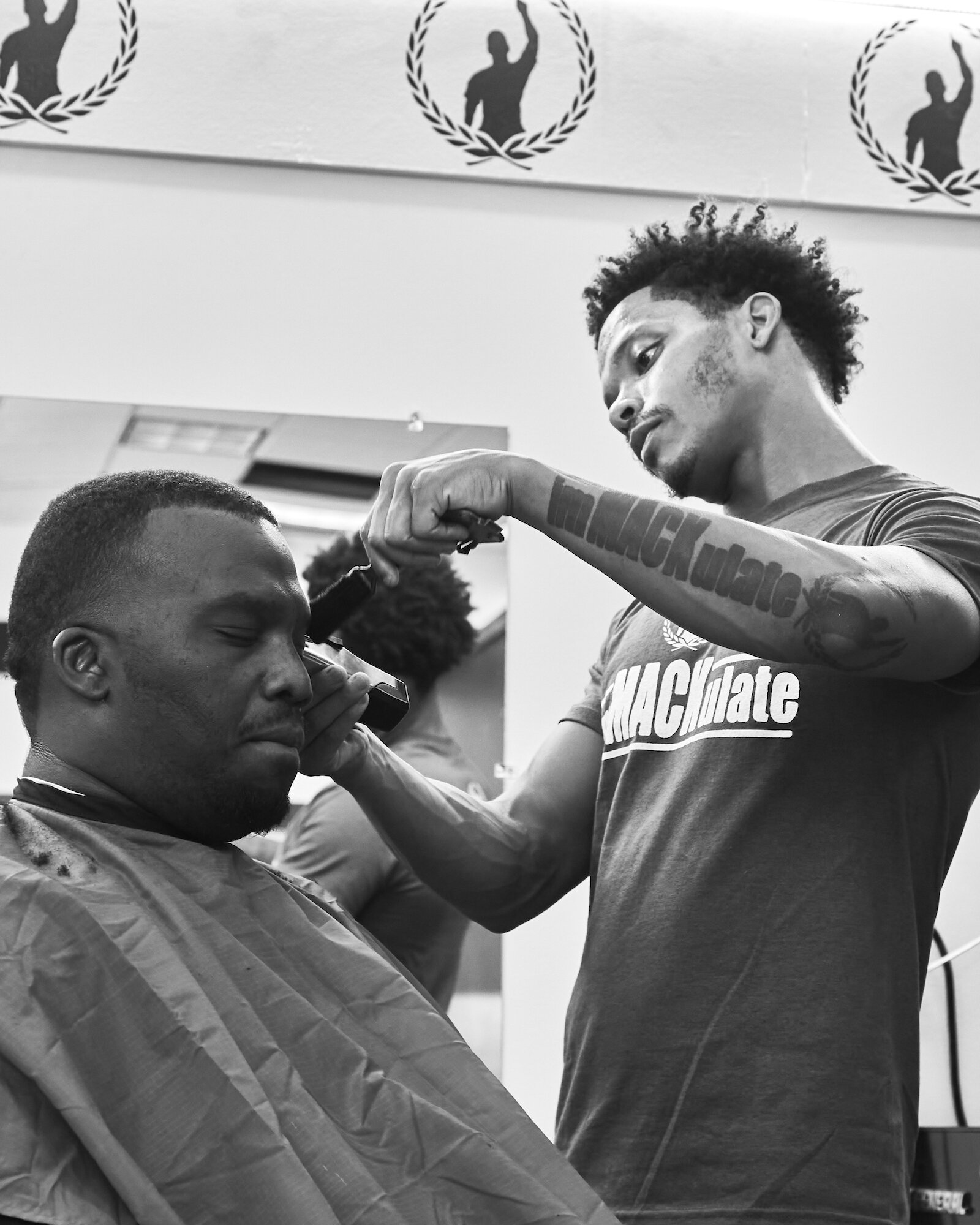 Mark Vachon styles Big Kess's hair at the new iMack Barber Lounge.