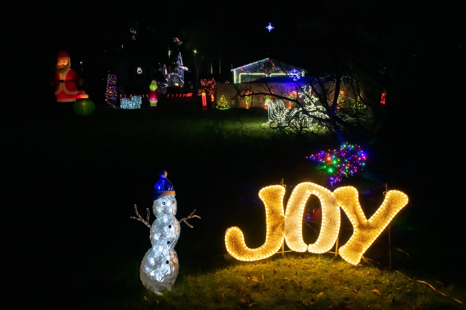 Marilyn Comstock &amp; family’s home is all decked out for Christmas at 3408 Addison Ave.