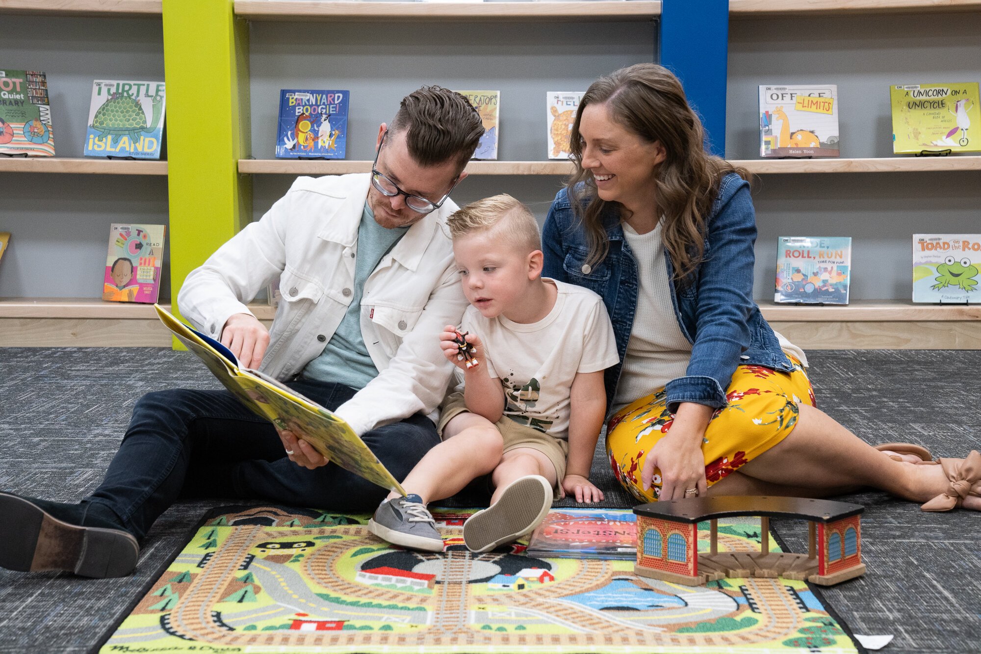 A family reads together at ACPL.