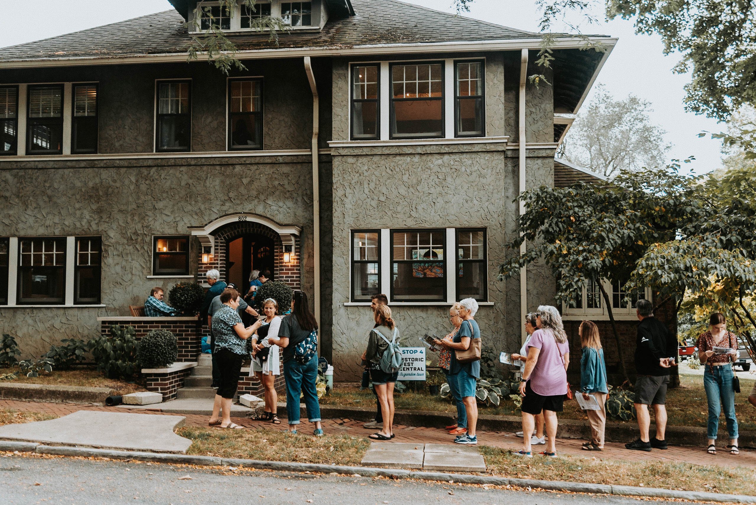 Visitors line up at a stop on the Home & Garden Tour.