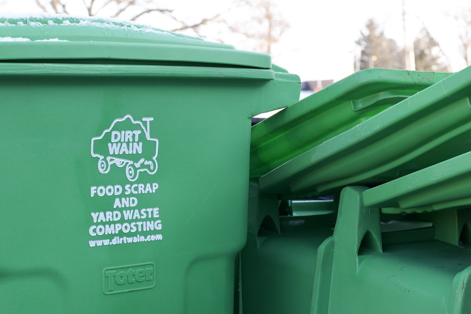 Dirt Wain compost bins come in a variety of sizes.