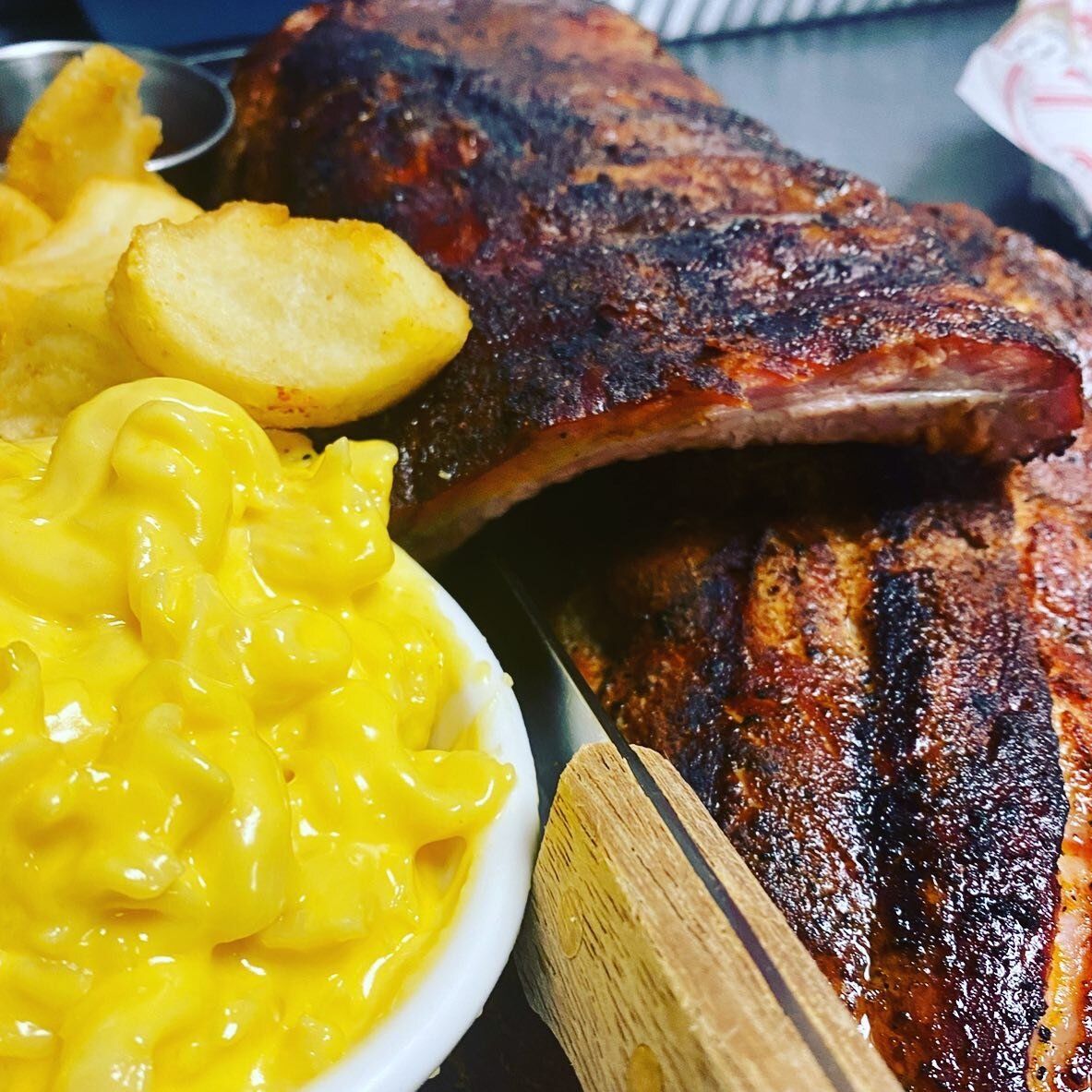 Ribs, mac and chesse, and fries from Harry's Old Kettle Pub and Grille.