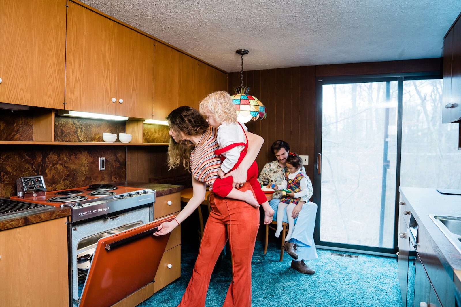 The Jackson family did a fun 70s-themed photoshoot with Fort Wayne photographer Dustin McKibben as a tribute to the home's design.