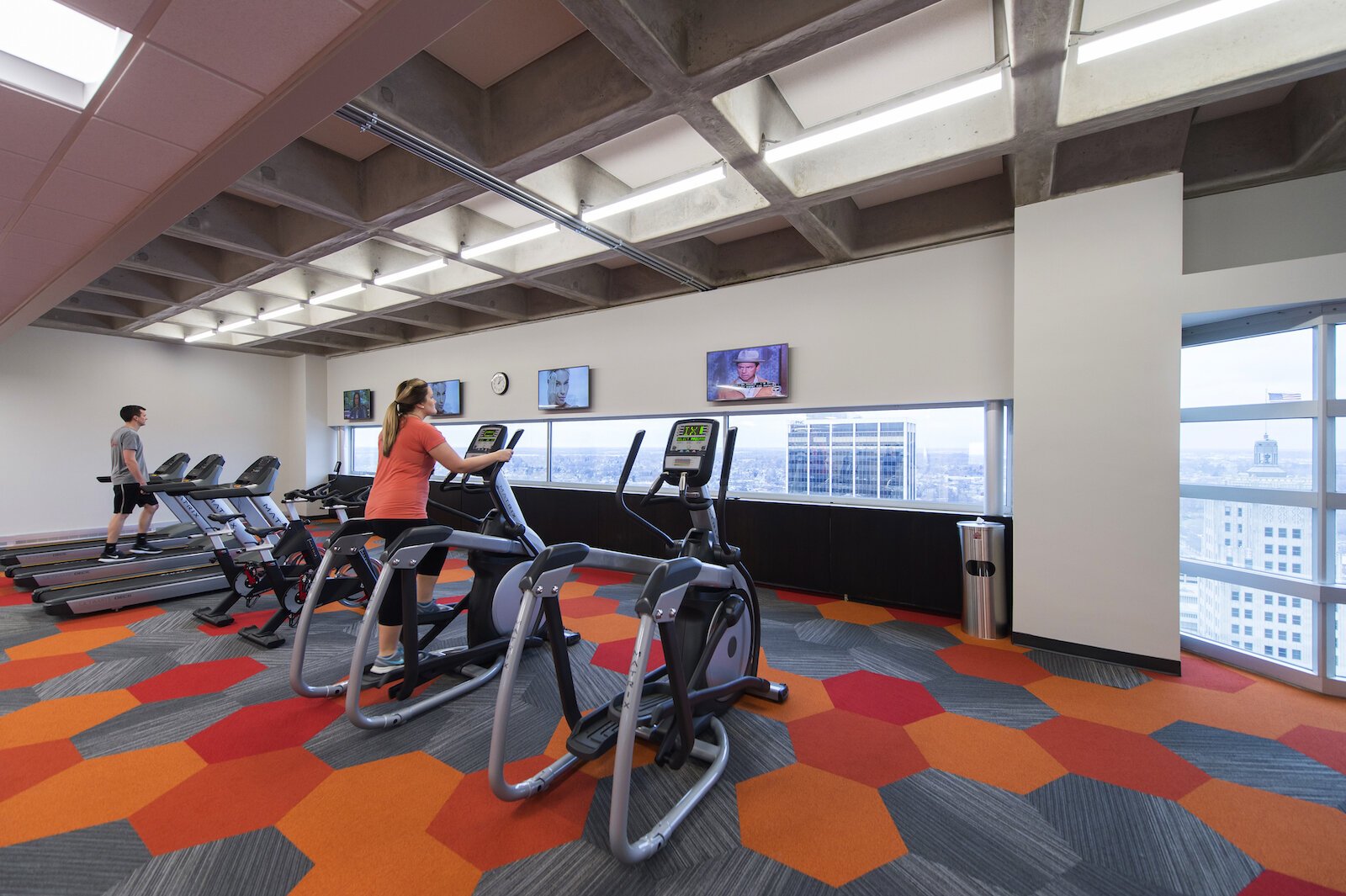 At Indiana Michigan Power Center’s Corporate Headquarters in Fort Wayne, Design Collaborative designed a fitness studio for employees that overlooks the outdoors.