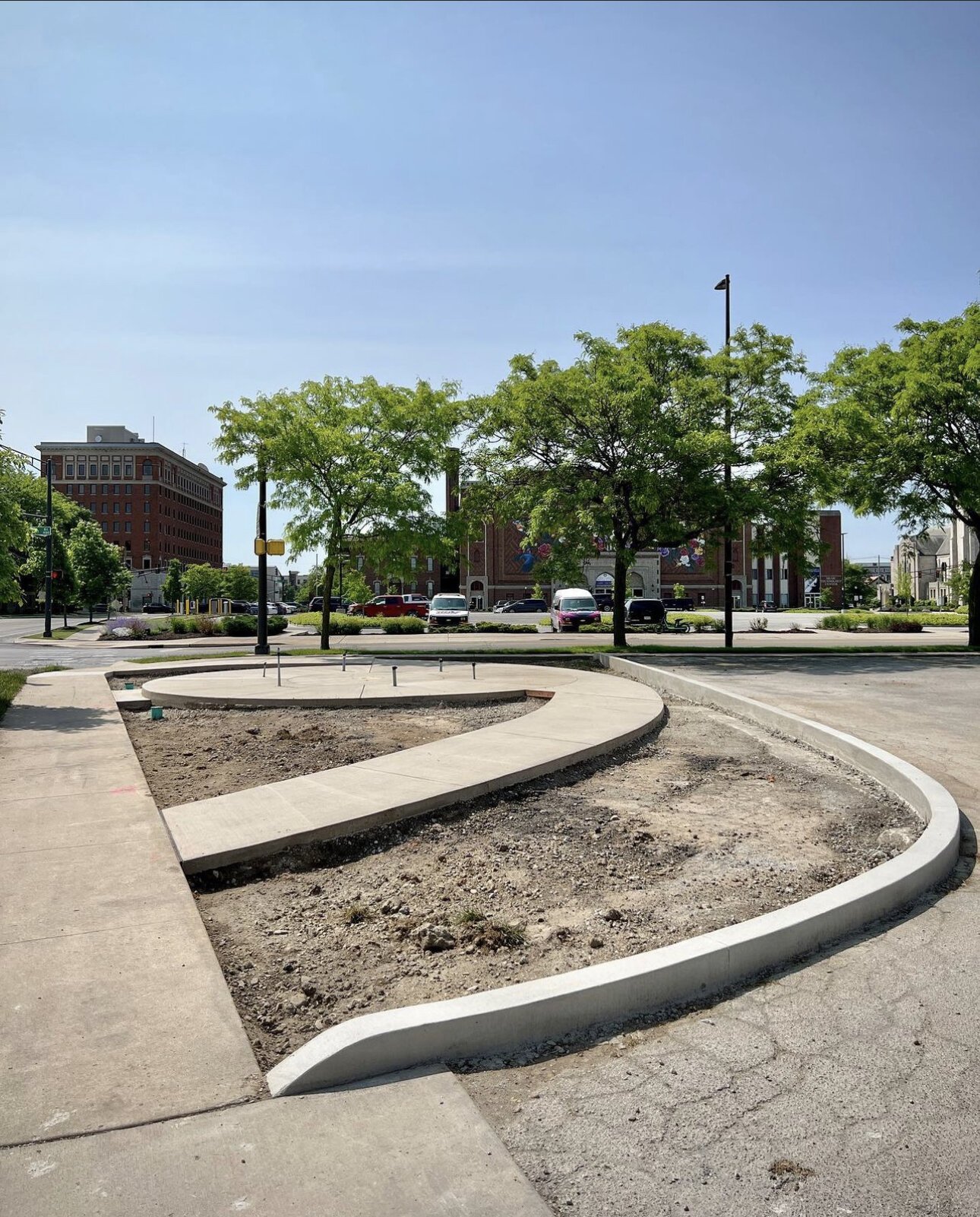 Designed by artists Shane Allbritton and Norman Lee with RE:site Studio, the monument commemorates the June 5, 1963 visit of Dr. Martin Luther King, Jr. to Fort Wayne.