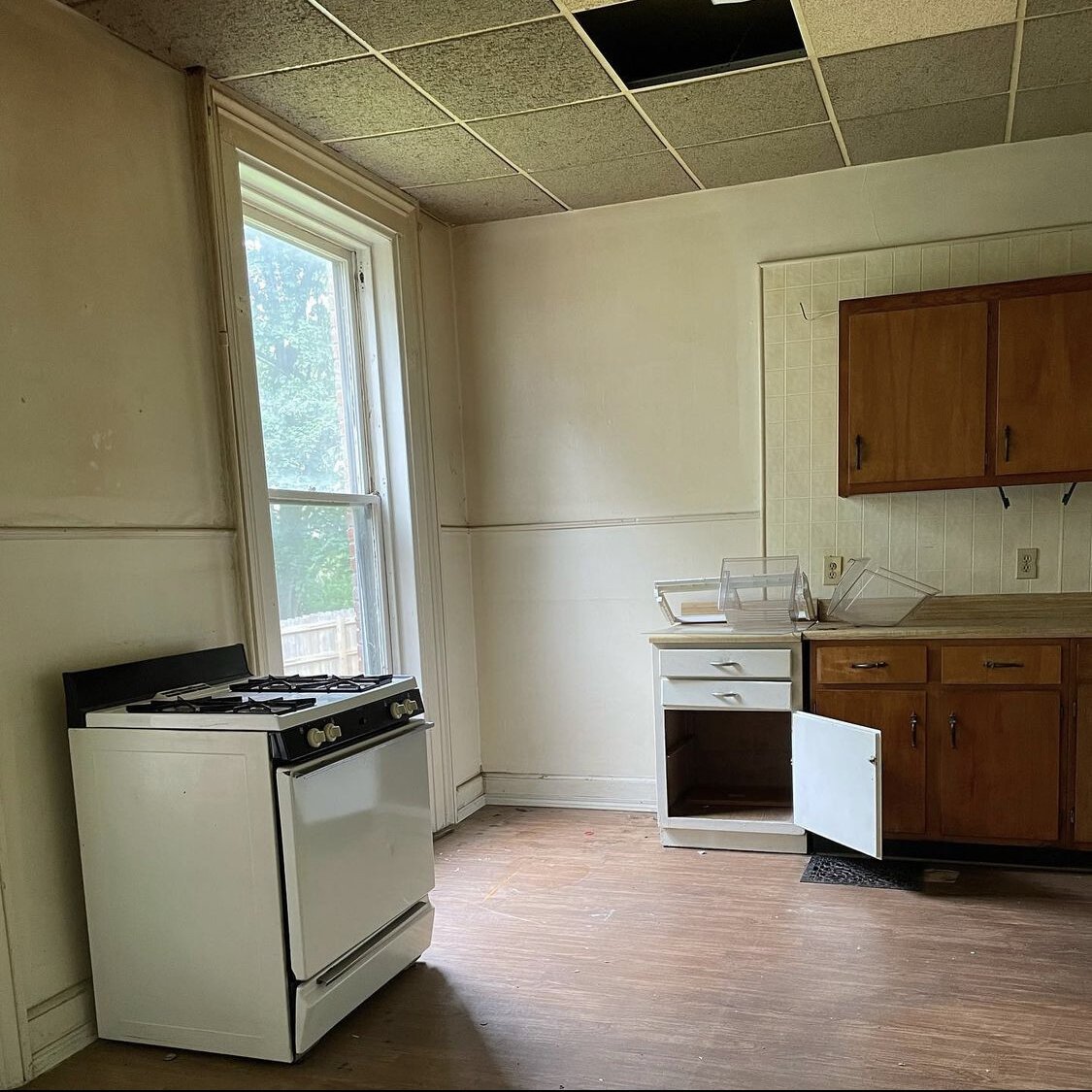 The Bain's kitchen before renovations.