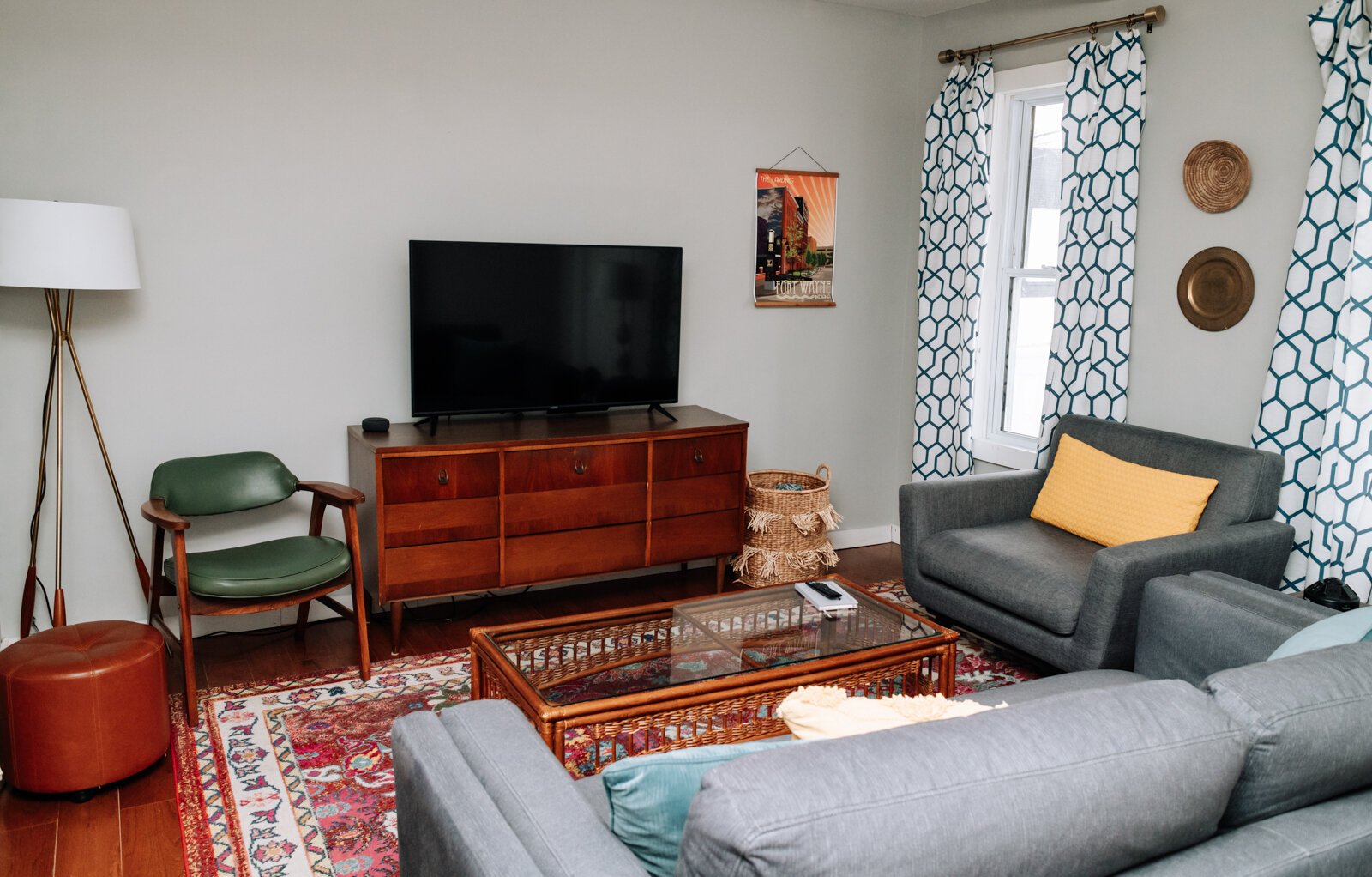 The cozy living room at Kelley and Ryan's Airbnb.