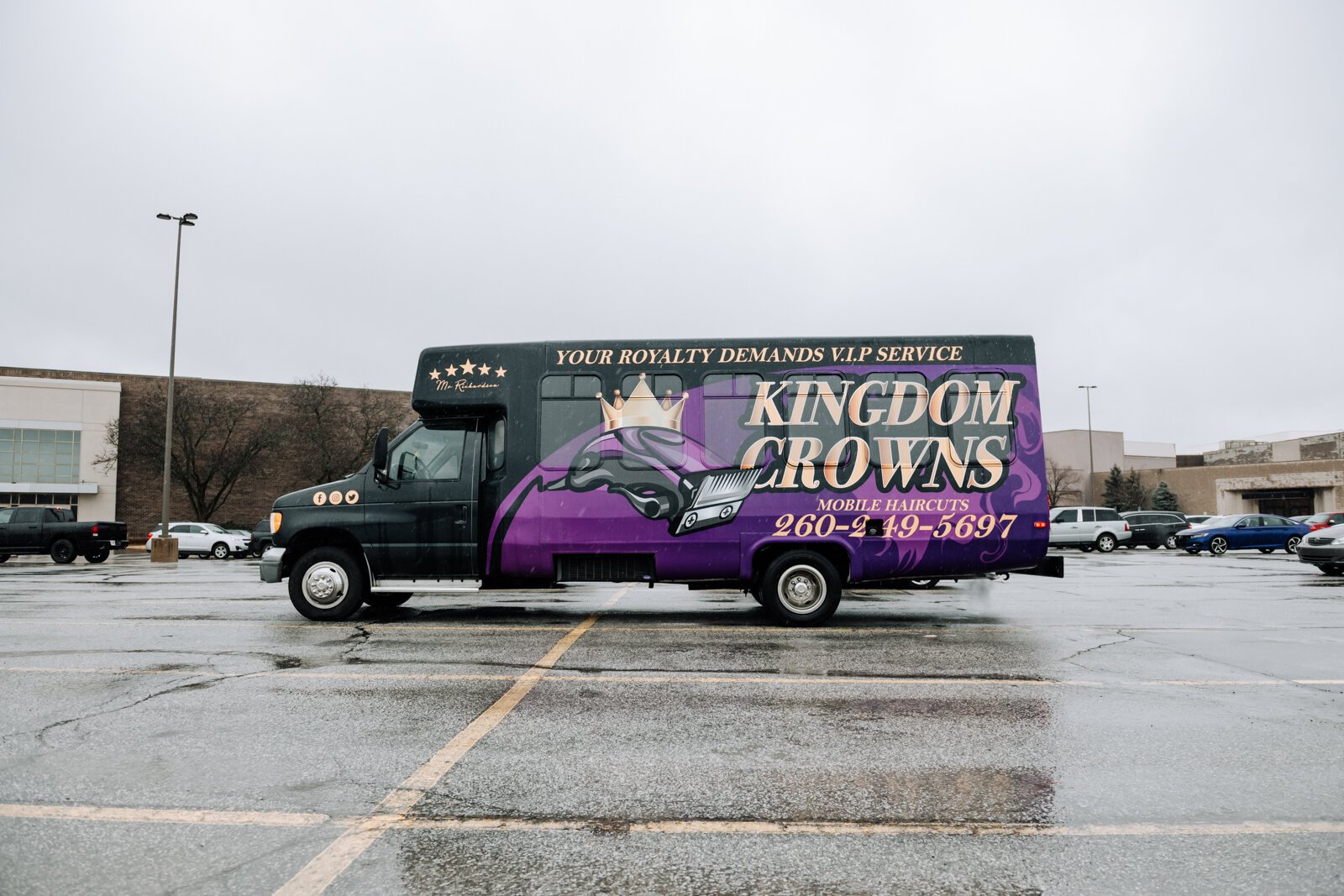 Elgien Richardson's mobile barbershop, Kingdom Crowns, parked at Glenbrook Mall.