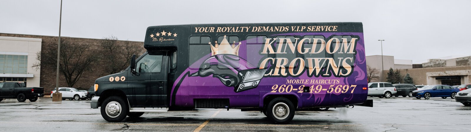 Elgien Richardson's mobile barbershop, Kingdom Crowns, parked at Glenbrook Mall.