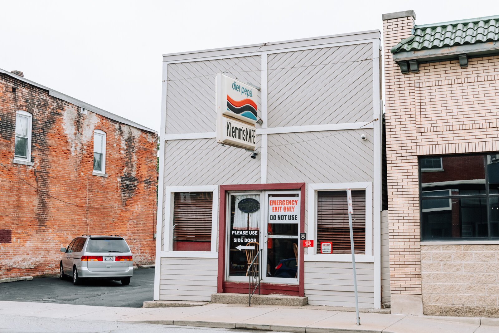 Exterior of Klemm's Kafe, 1429 N. Wells St.