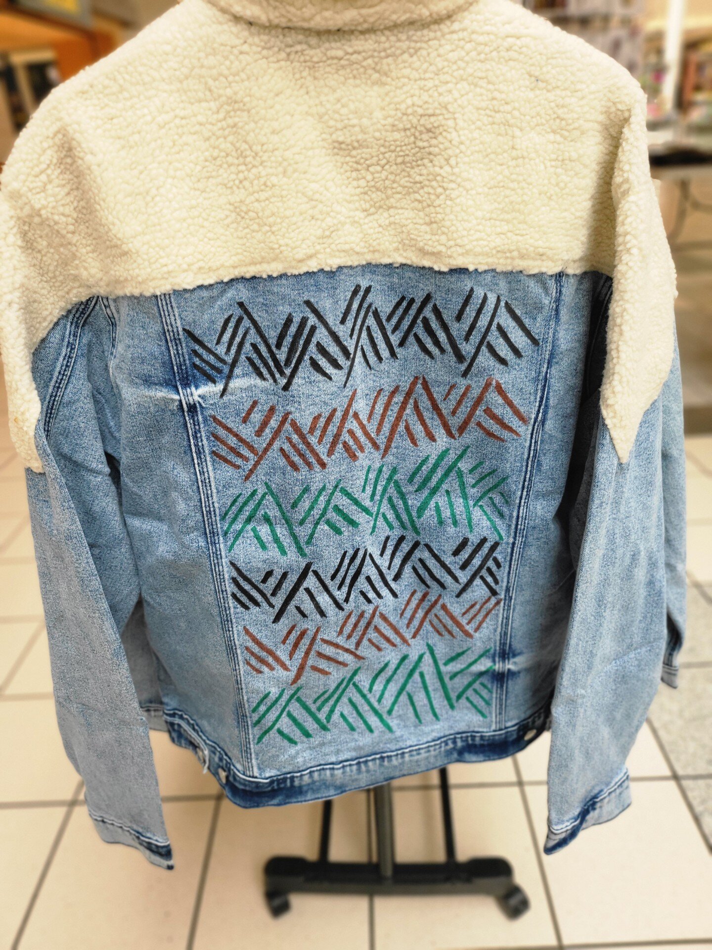 Jordan Latham​​​​​​​ began Jola Ariel Art & Boutique by painting her designs onto denim and transferring them to other clothing using a vinyl heat press.