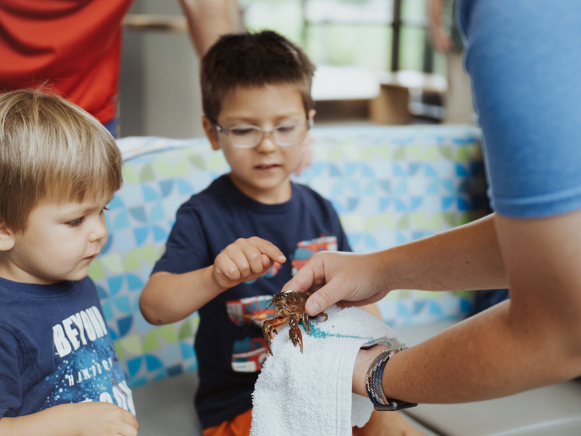 Young students encounter a native critter.