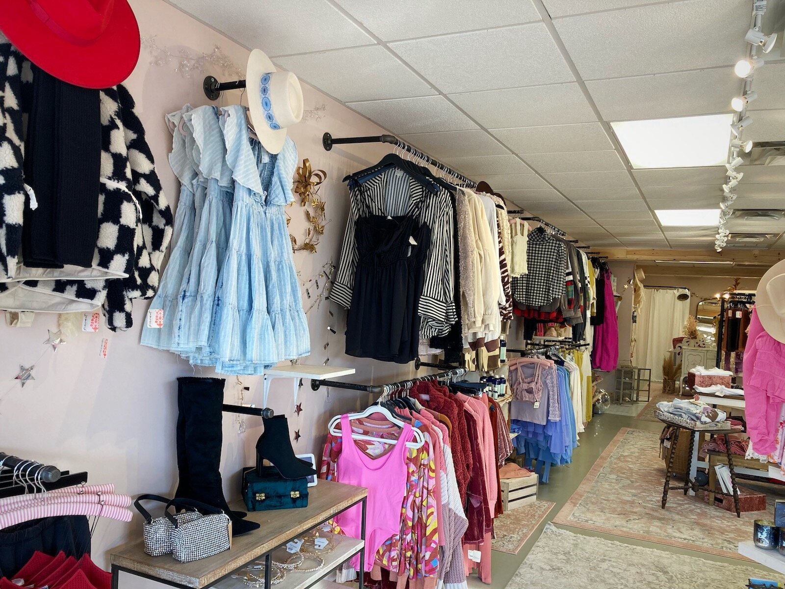 Meraki carries a whimsical selection of women’s clothing, home goods, beauty products, and children’s items.