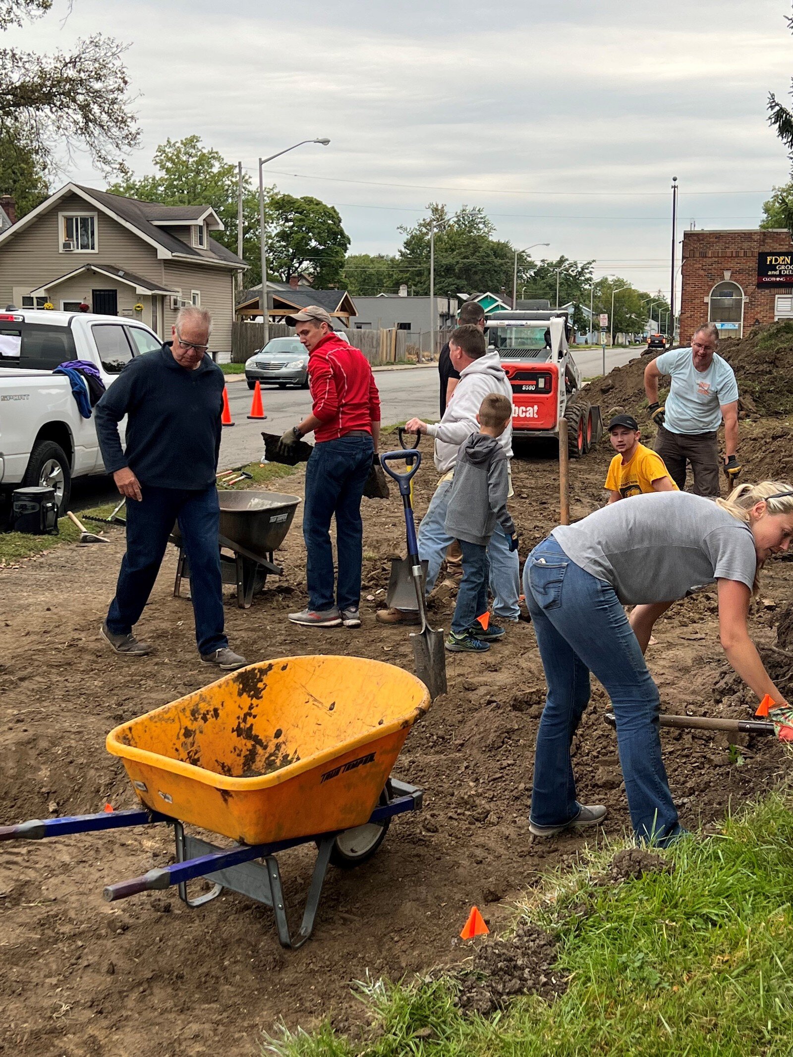 Design Collaborative's team worked with the Oxford Community Association in South East Fort Wayne to turn some underutilized land into a small resting place for residents.