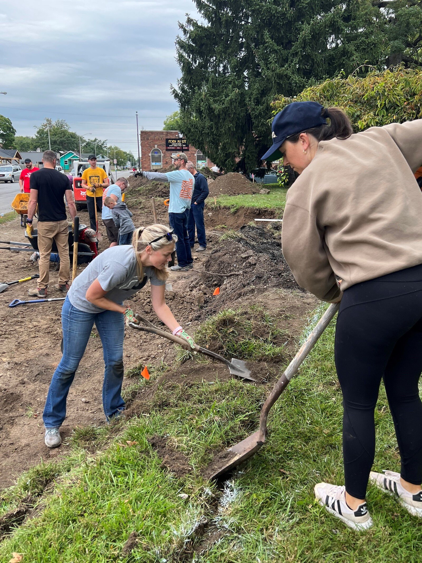 Design Collaborative's team worked with the Oxford Community Association in South East Fort Wayne to turn some underutilized land into a small resting place for residents.