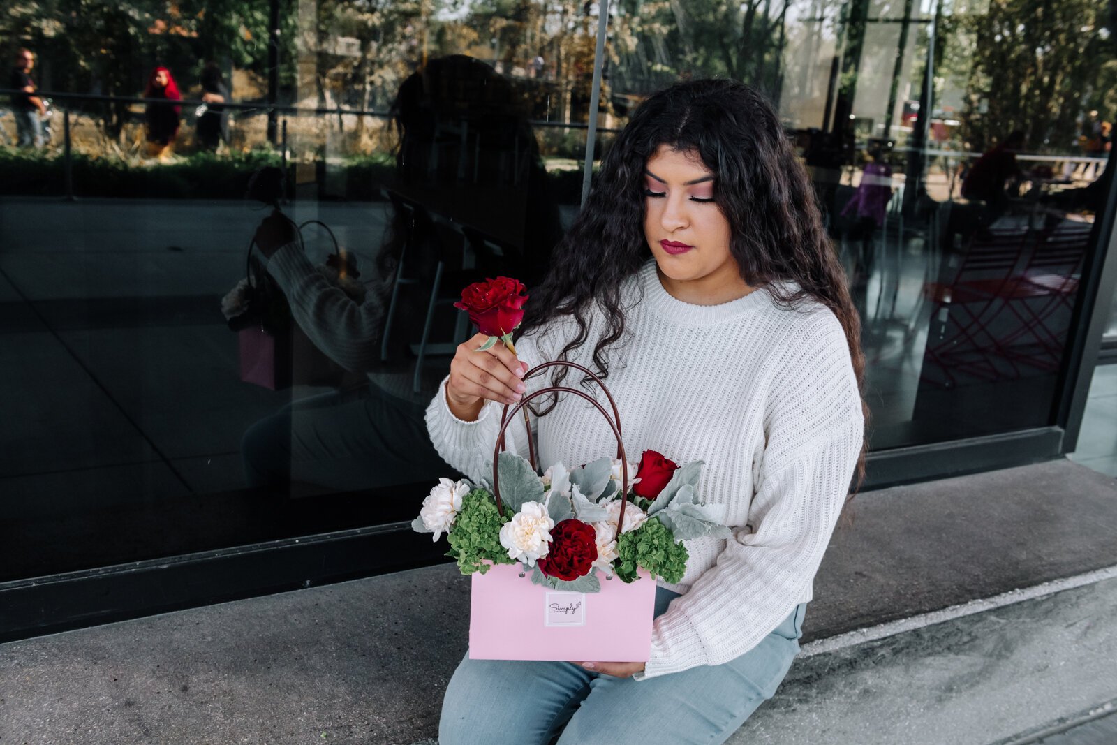 Samantha Cazares of Simply Charming works on arranging The Floral Purse.