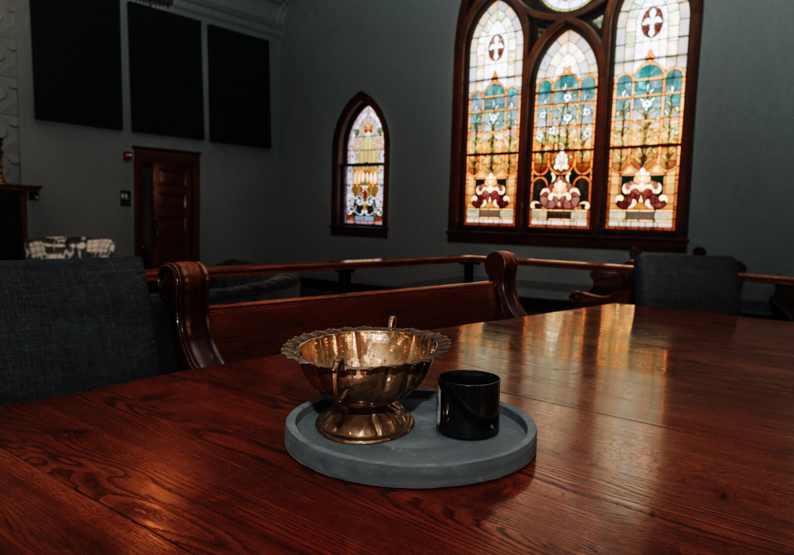 The dining room table on the main level of the Sanctuary seats 16 guests.