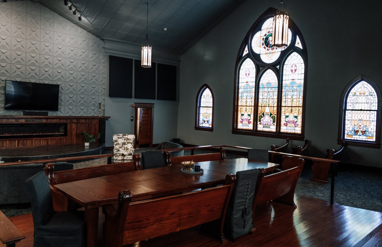 The dining room table on the main level of the Sanctuary seats 16 guests.
