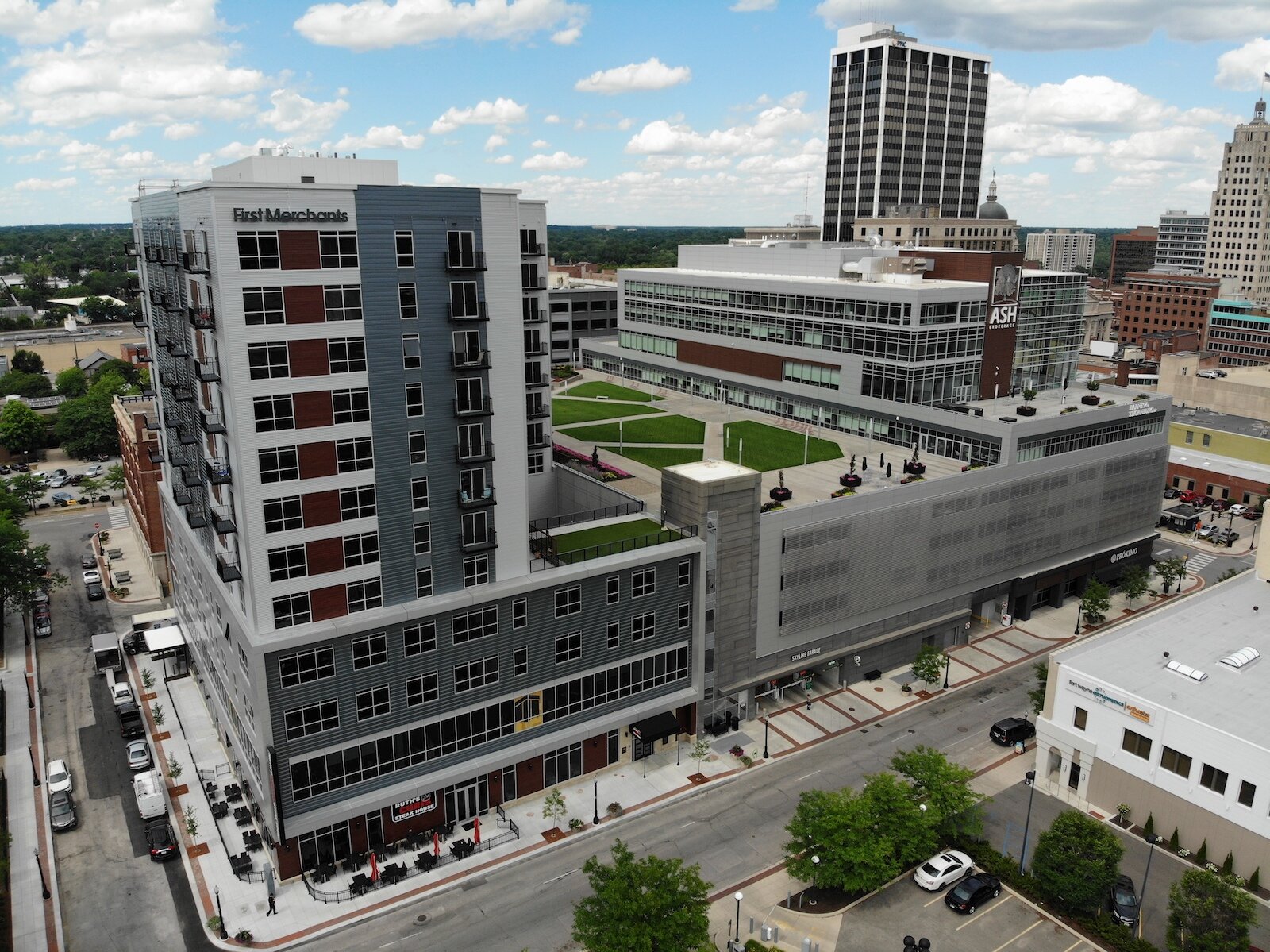 Skyline Park is a private green roof atop a fifth story parking garage connected to Skyline Tower at 855 Webster St.