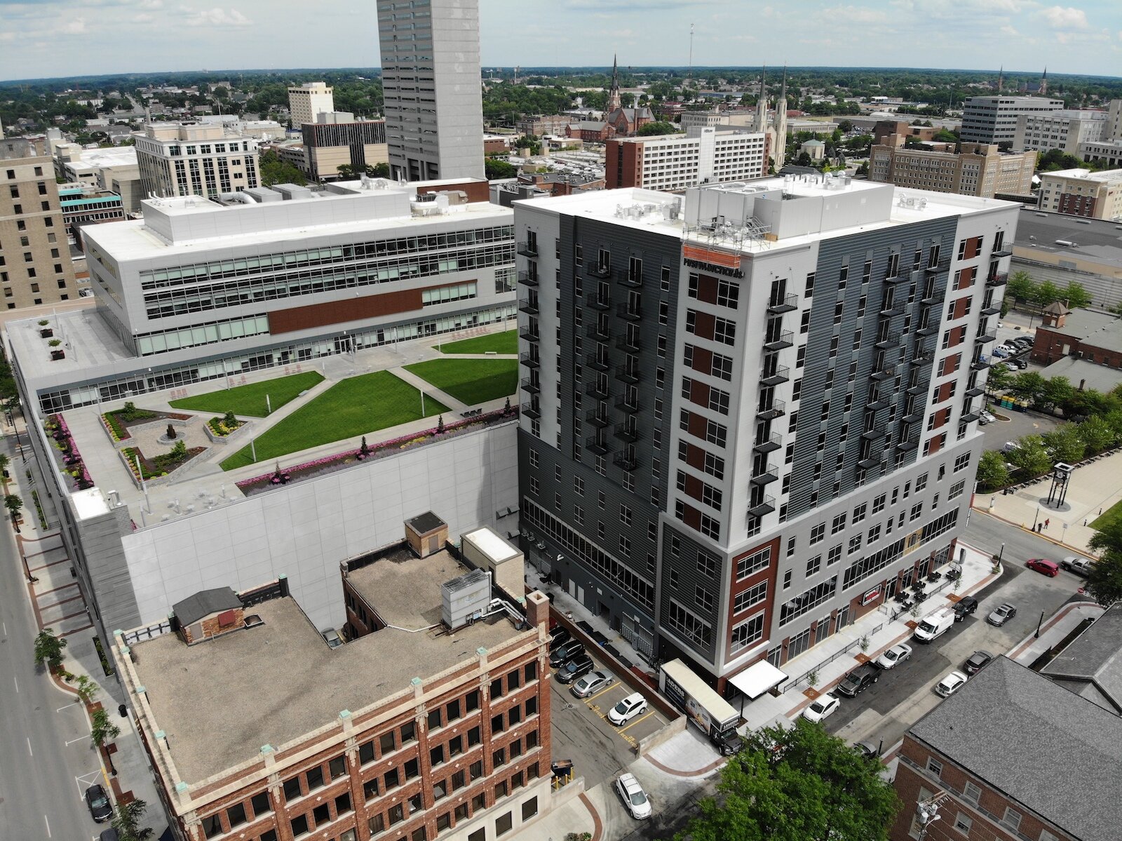 Skyline Park is a private green roof atop a fifth story parking garage connected to Skyline Tower at 855 Webster St.