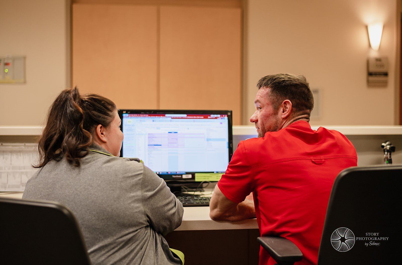 Roni Elliott, Parkview nurse and Indiana University Fort Wayne instructor, helps a student during clinical.