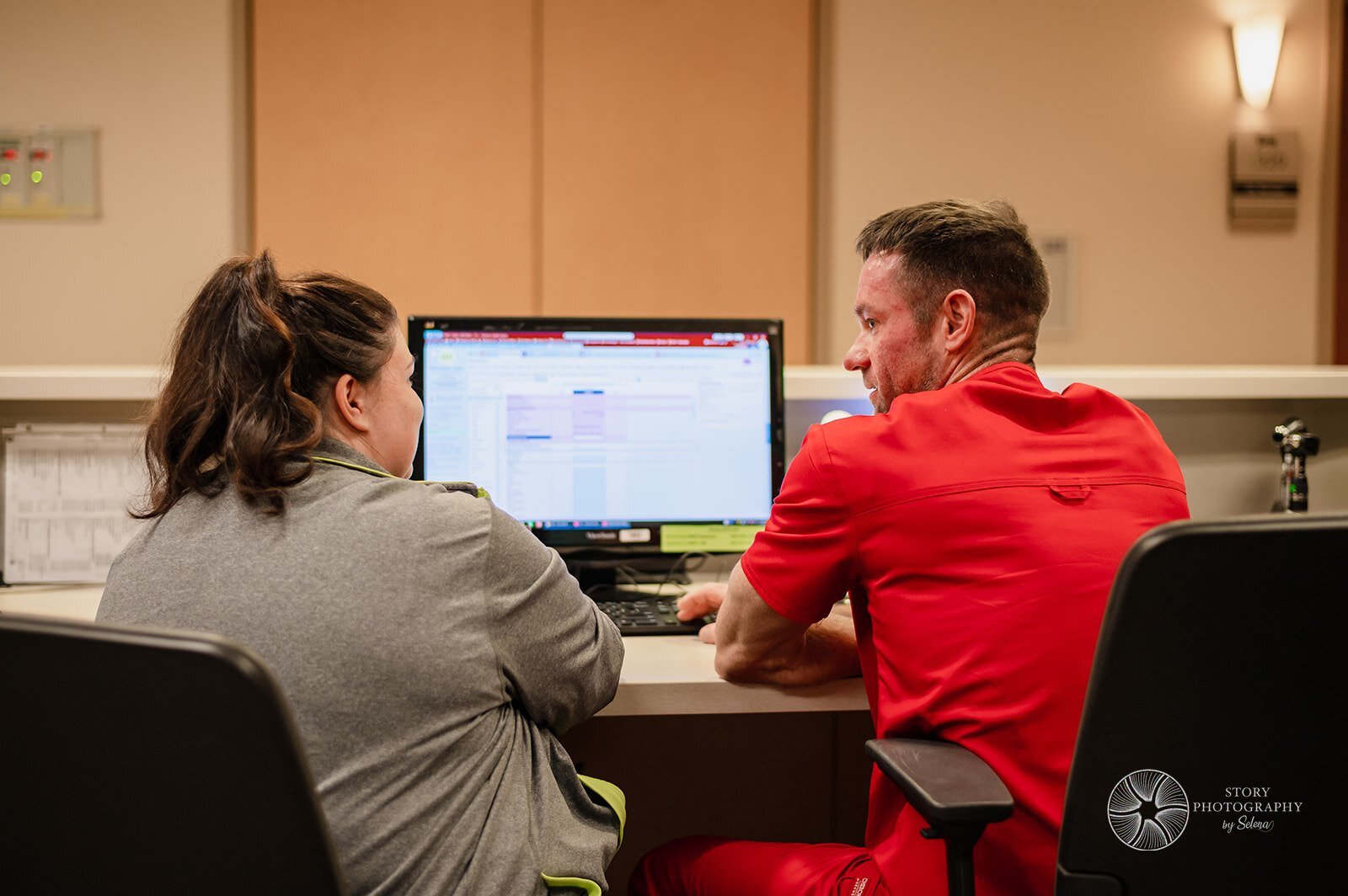 Roni Elliott, Parkview nurse and Indiana University Fort Wayne instructor, helps a student during clinical.