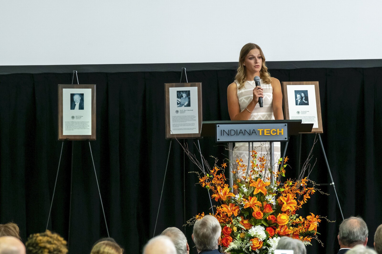 Biomedical engineering major Julia Bockstahler speaks at the President’s Dinner during Indiana Tech’s 2021 homecoming. The Oak Forest, Illinois, native is also a member of Indiana Tech’s women’s golf team.