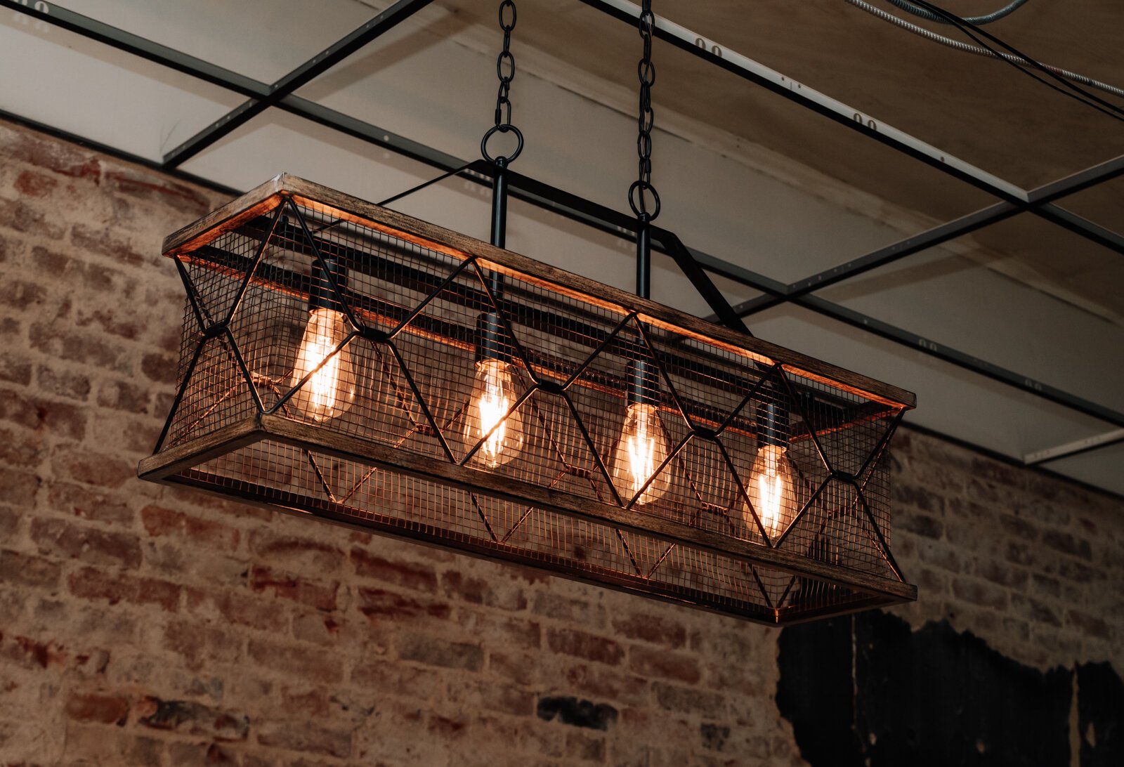 Light details at the future location of 4Partners in Crime, Inc.