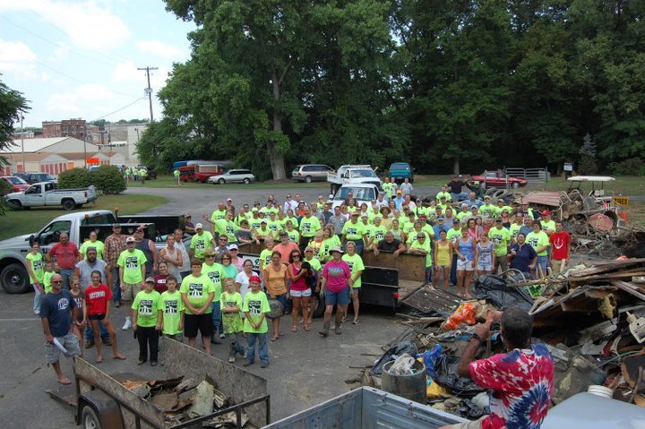 Volunteers at Clean Out the Banks.
