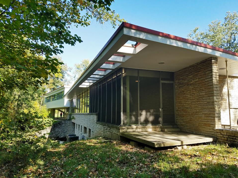 The back of the A.C. Wermuth House designed by Eero Saarinen.